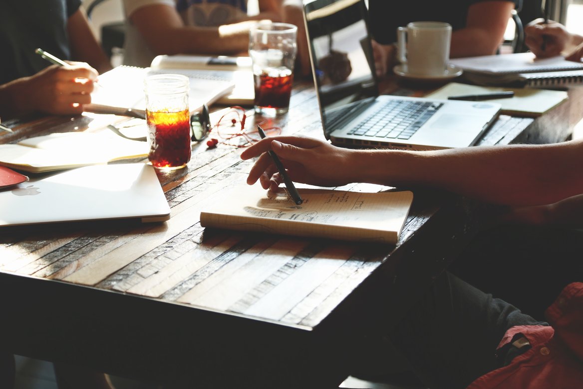 00_DiF-_PhiF_group_meetings_copyright_StartupStockPhotos_Pixabay.jpg