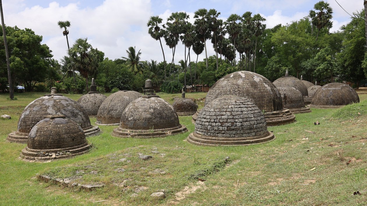 Kantarodai_Stupas.JPG