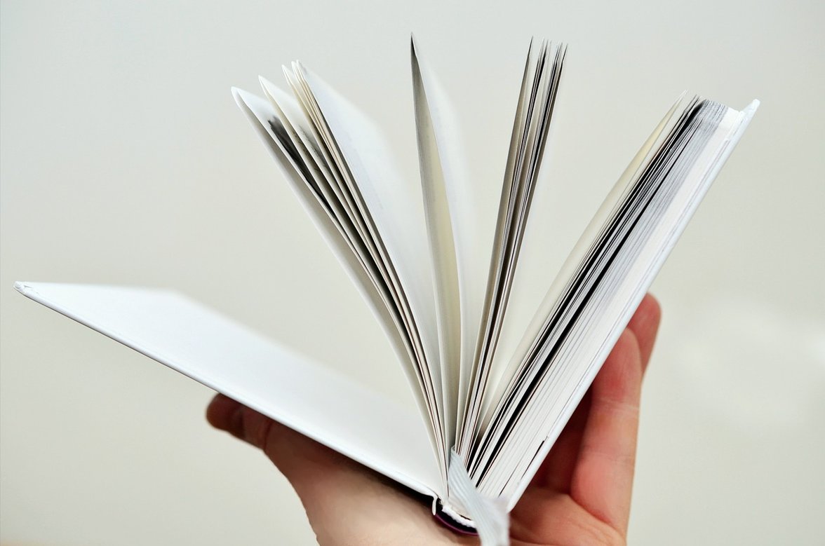 book-pages-657684_1280.jpg