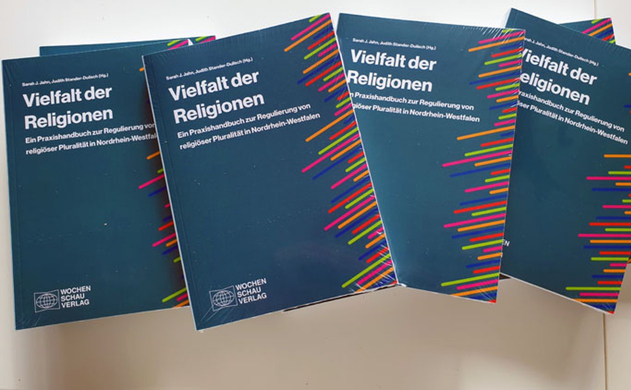 image of Handbuch für den praktischen Umgang mit religiöser Vielfalt erschienen