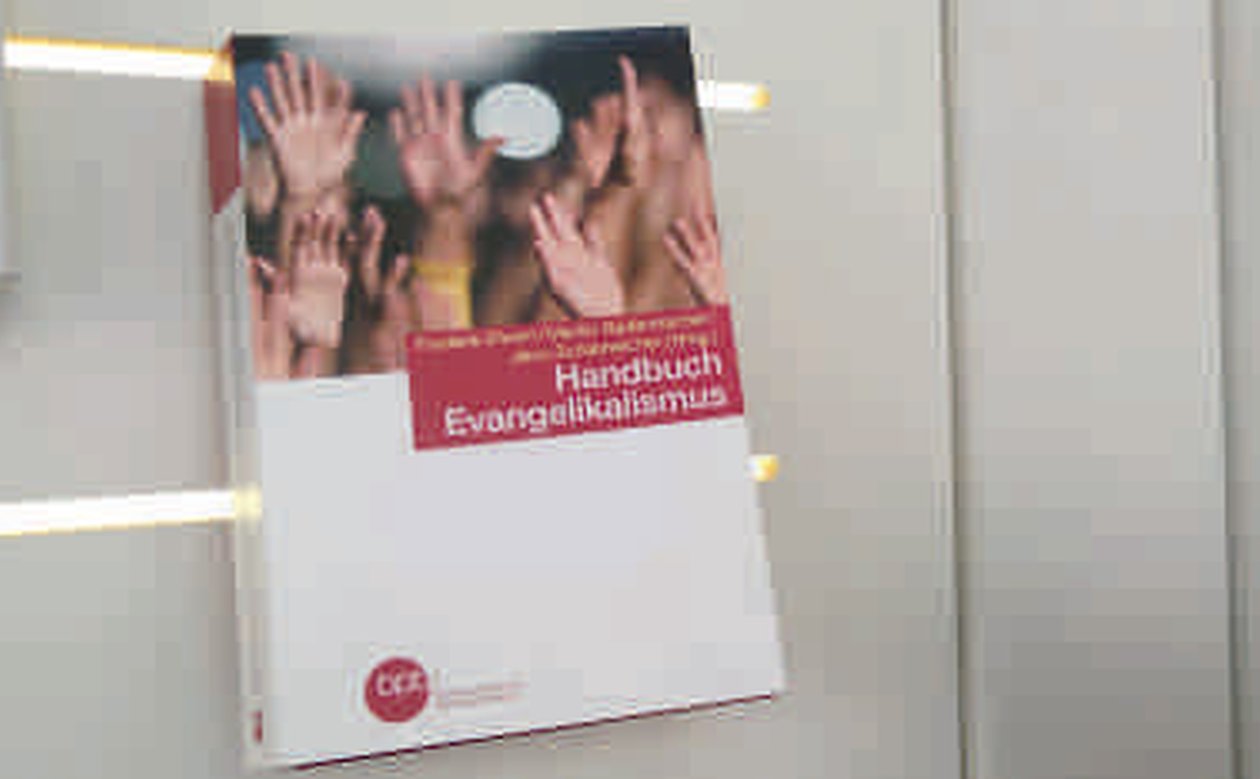 image of Bundeszentrale für politische Bildung verlegt Handbuch Evangelikalismus