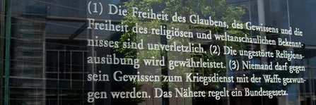 image of Gastvortrag von Heiner Bielefeldt: Religionsfreiheit angesichts religiös inszenierter Gewalt. Plädoyer für eine menschenrechtliche Strategie